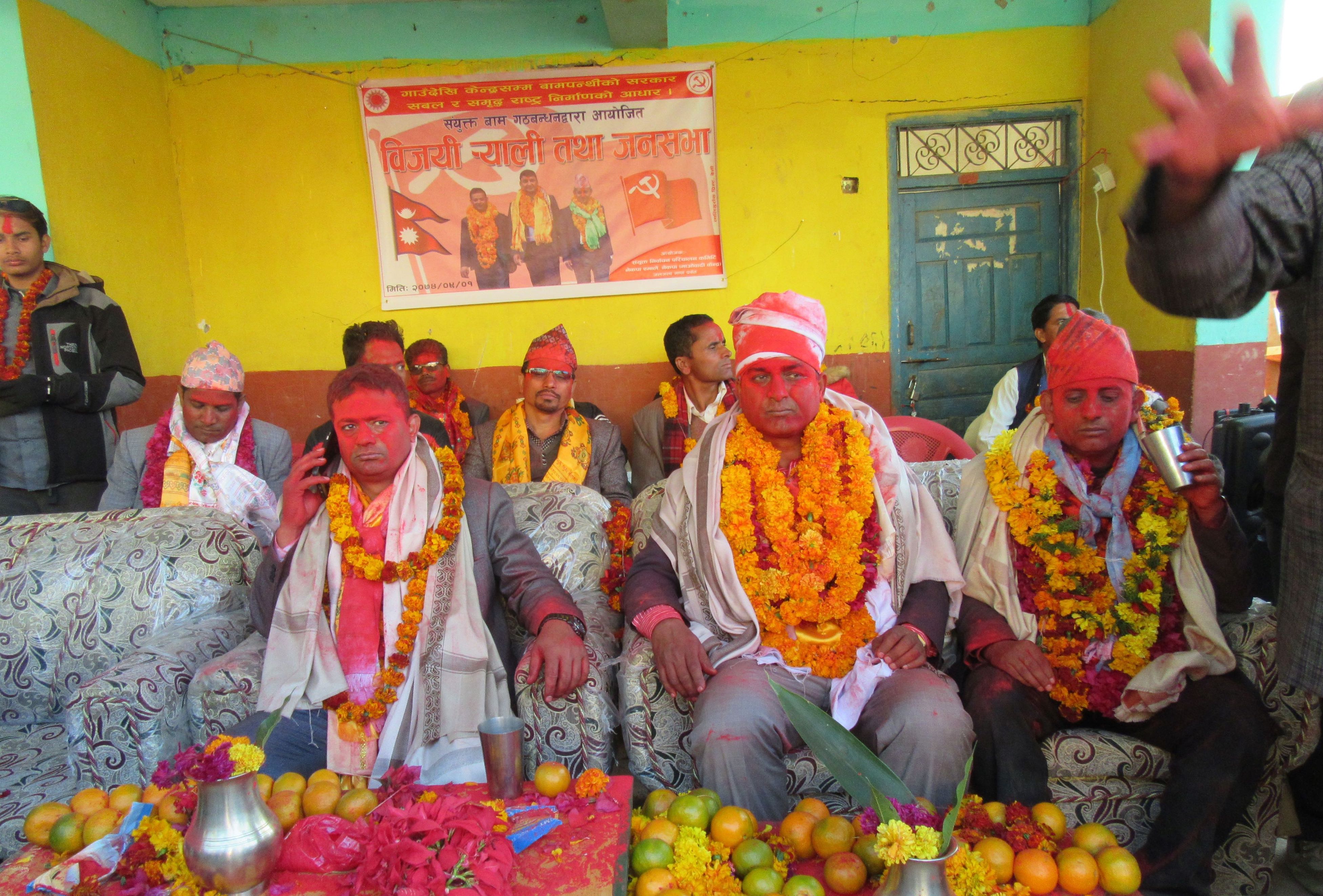 पर्वतका साँसदहरु द्वारा मतदातालाई धन्यबाद