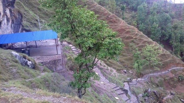 पर्यटक कुर्दै शितलगुफा