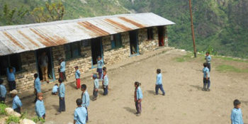 विद्यालयको भवन पुननिर्माण नहुँदा समस्या