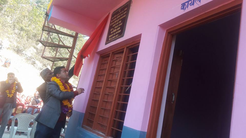 सांसद गिरीद्धारा नवनिर्मित सामुदायिक भवनको उद्घाटन