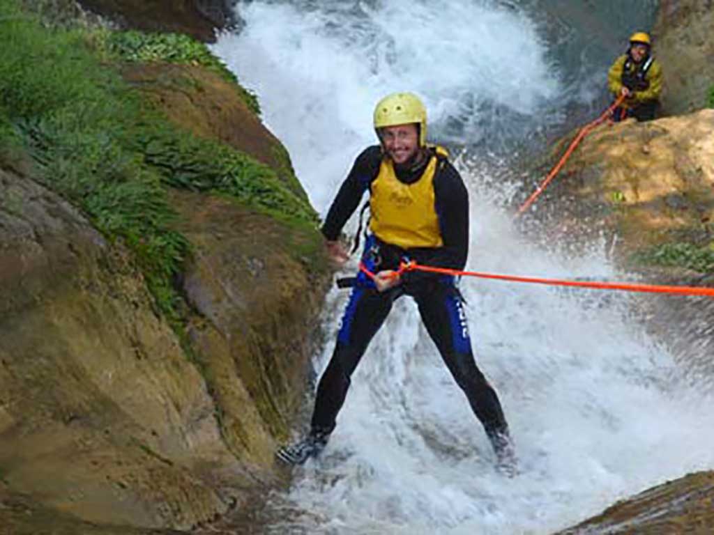 पर्वतको महभिर खोलामा क्यानोनिङ खेल शुरु