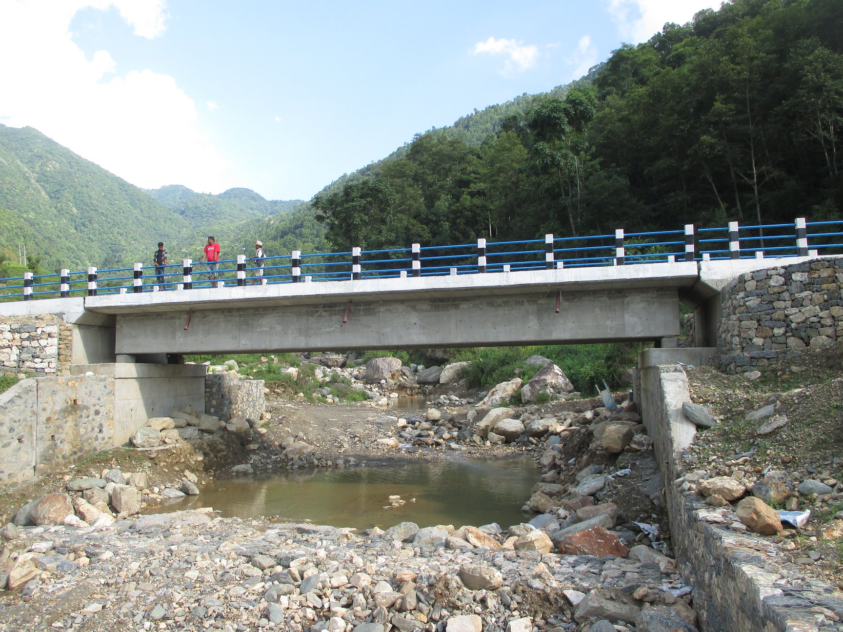 चिर्दीखोलामा बन्योे पक्कि पुल