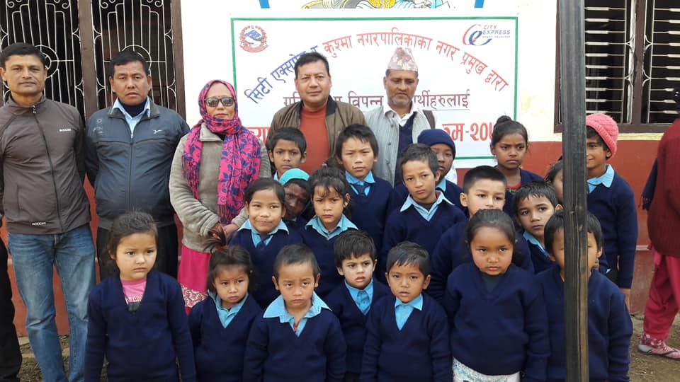 जाडोमा न्यानो बाँड्दै कुश्माका नगरप्रमुख जोशी