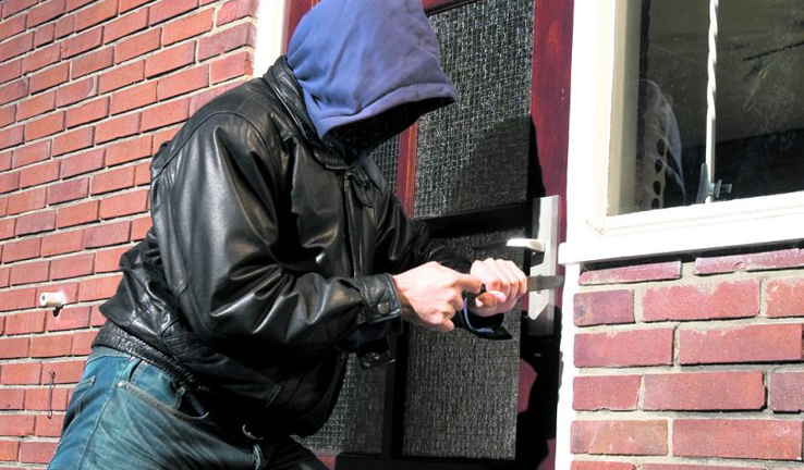 पर्वतको खुर्कोटमा पाँच घरमा चोरी