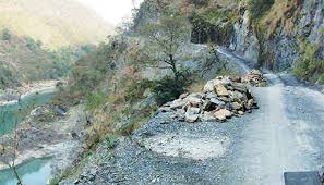 दक्षिणवासीलाई खुशीको खवर : लुंखु—हुवास सडक कालोपत्रे हुँदै