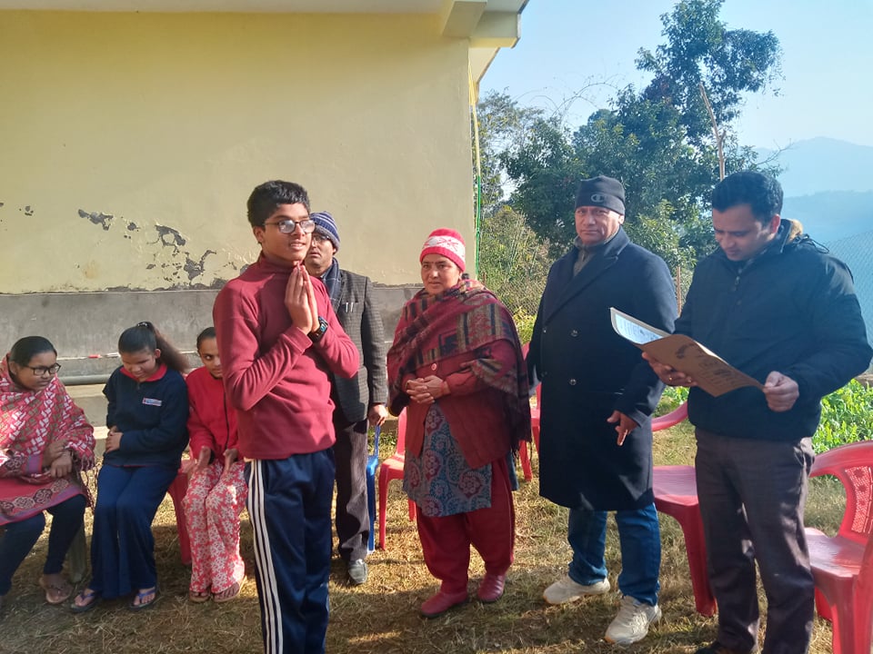 पर्वत वेलफेयर सोसाईटी यूकेद्धारा स्थापना गरिएको अक्षकोषवाट दृष्टिविहिन विद्यार्थीहरुलाई छात्रवृति