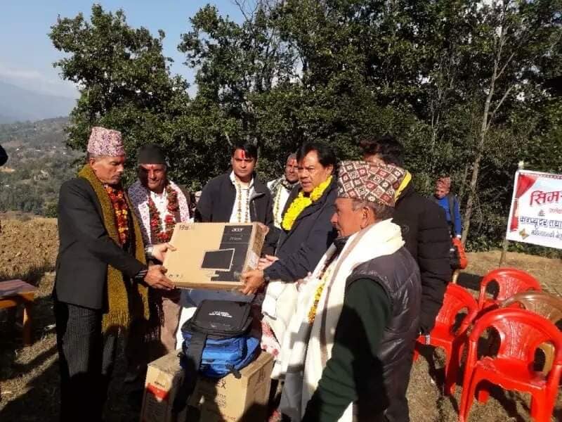 सिमखेत युवा क्लवद्धारा जनसहयोगी  माविलाई शैक्षिक सामग्री