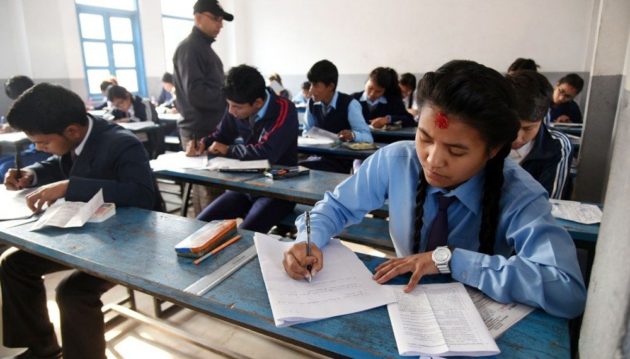 पर्वतमा झण्डै २७ सय विद्यार्थीले एसईई दिँदै, परीक्षा केन्द्रमा हेल्थ डेस्क स्थापना