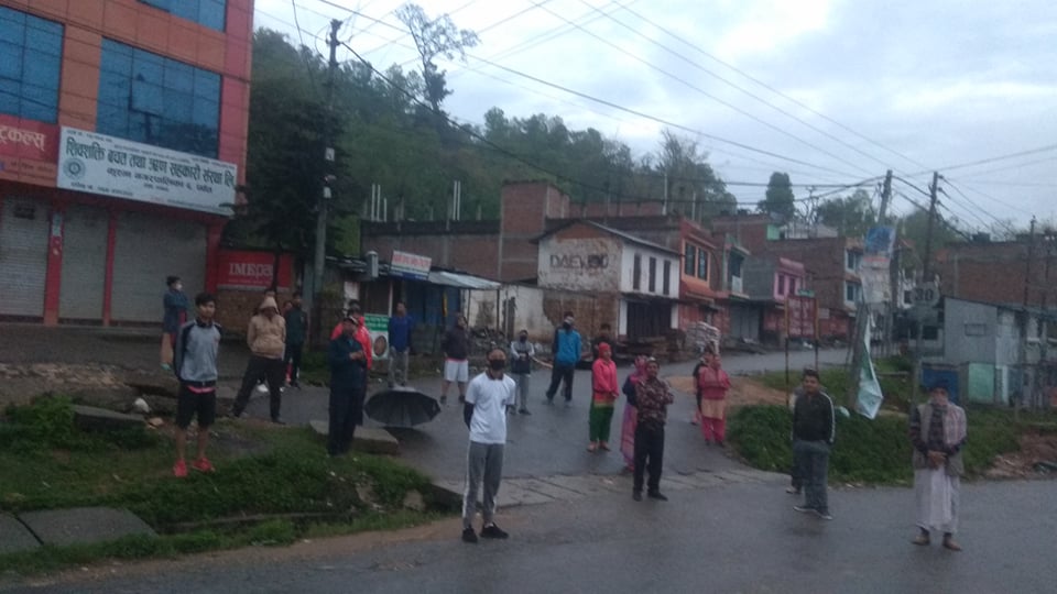 लकडाउन उल्लेघंनका घटना बढ्दो, एकैदिन २६ जना प्रहरी नियन्त्रणमा