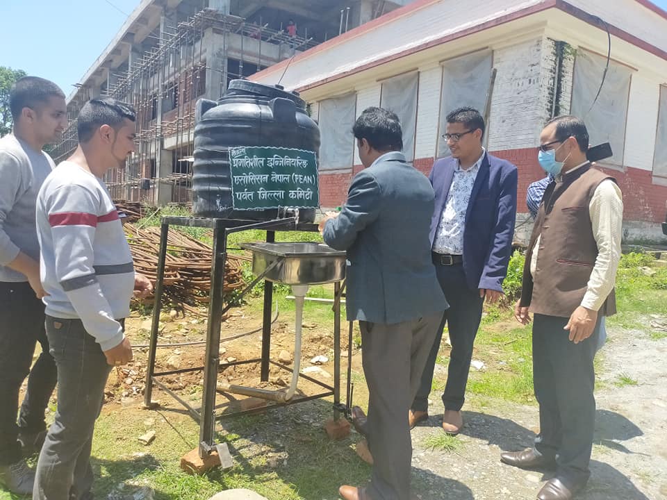 प्रगतिशिल इन्जिनियरिङद्धारा जिल्ला अस्पतालमा खुट्टावाट संचालन गर्न मिल्ने धारा जडान