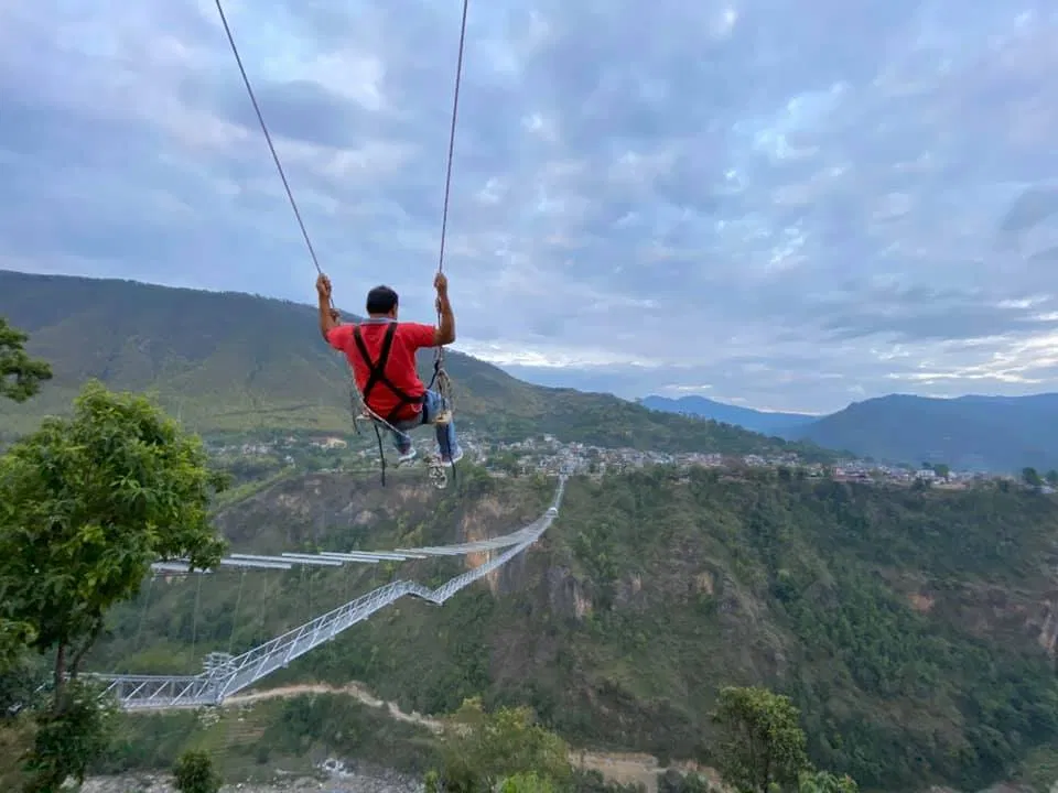 पर्वत :  बिश्वकै दोस्रो अग्लो बञ्जीसँगै नेपालकै अग्लो लठ्ठे पिङ्ग संचालनमा