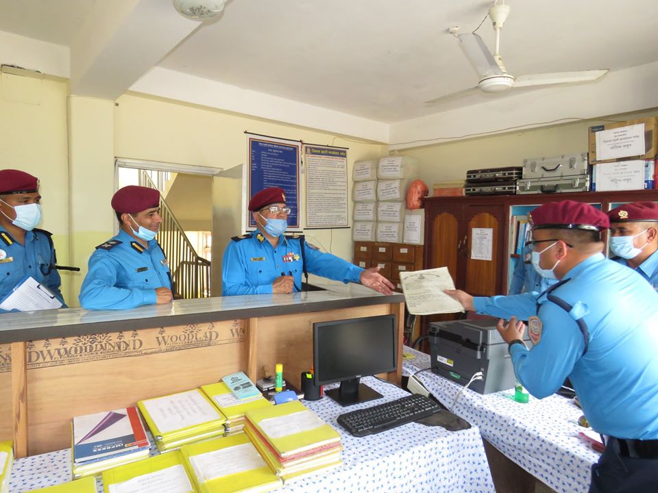 गण्डकी प्रदेश प्रहरी प्रमुखद्धारा निरिक्षण : पर्वतमा कोरोना रोकथाममा प्रहरीले देखाएको सक्रियताकोे प्रशंसा