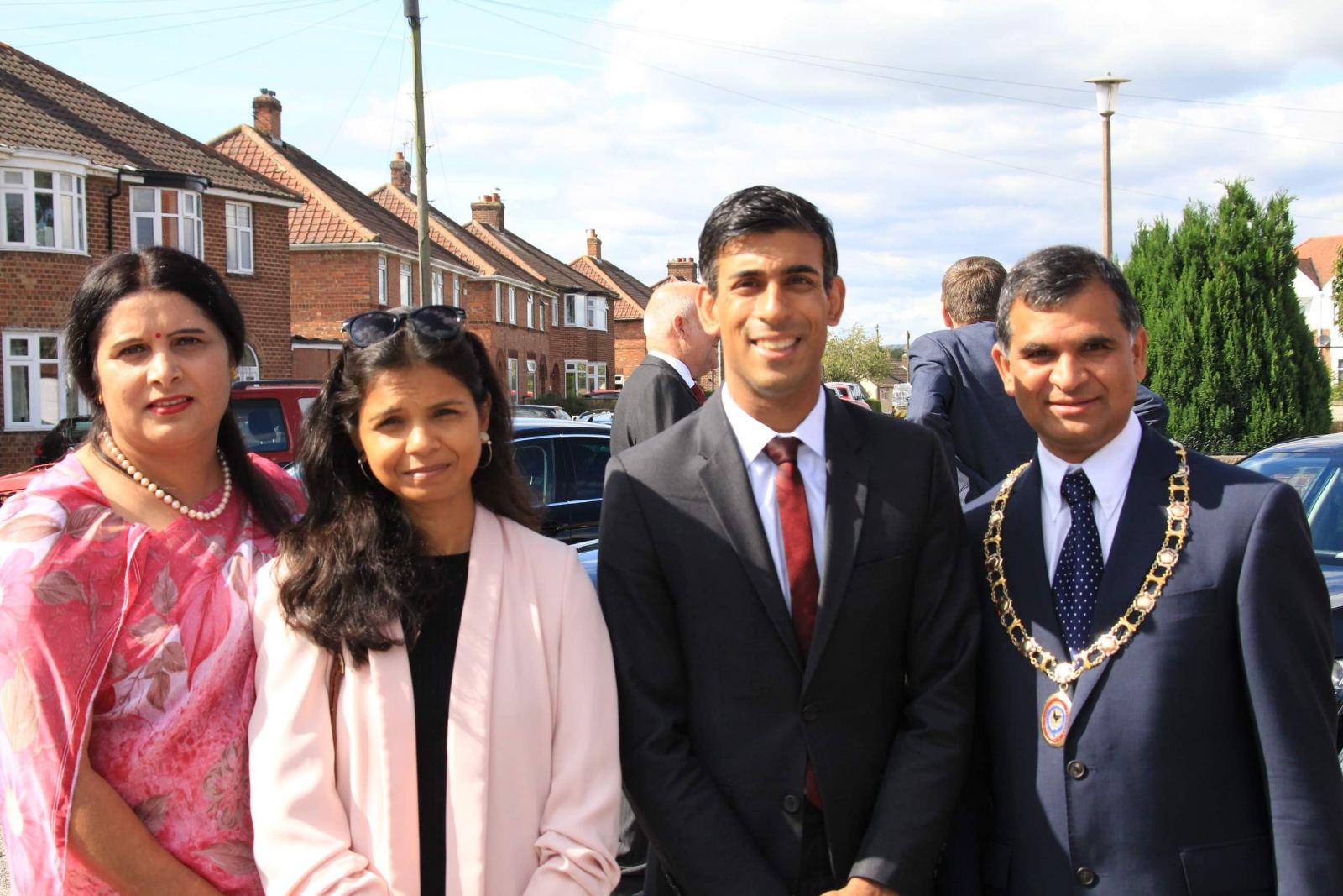 नेपालको कोभिड महामारीको बेला बेलायतमा सहयोग जुटाउदै पर्बतेली