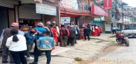पर्वतमा लकडाउन खुकुलो, बैंकमा सेवाग्राहीको भीड ह्वात्तै बढ्यो