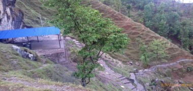 पर्यटक कुर्दै शितलगुफा